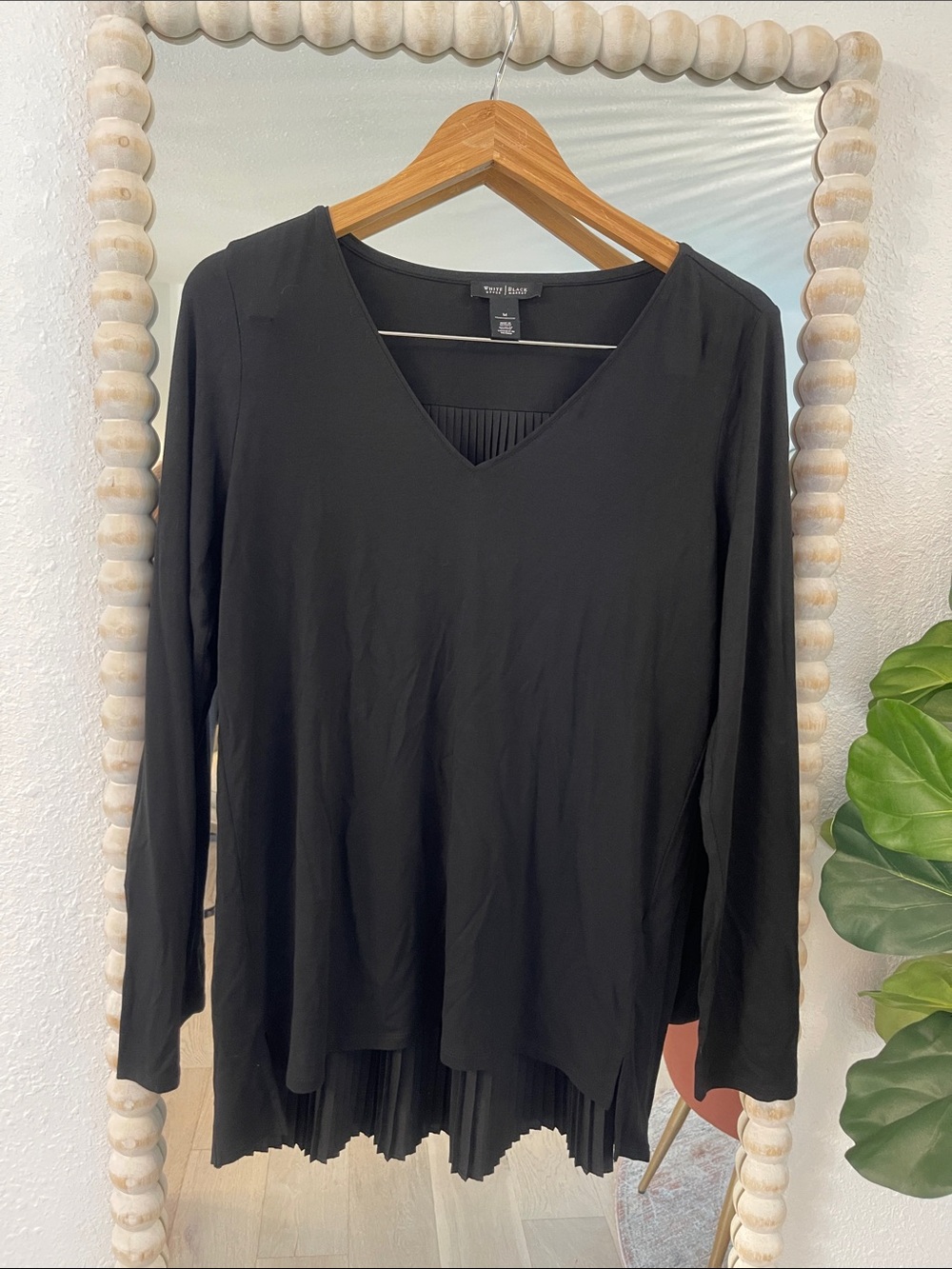 White House Black Market Black V-Neck Long-Sleeve Top With Pleated Back